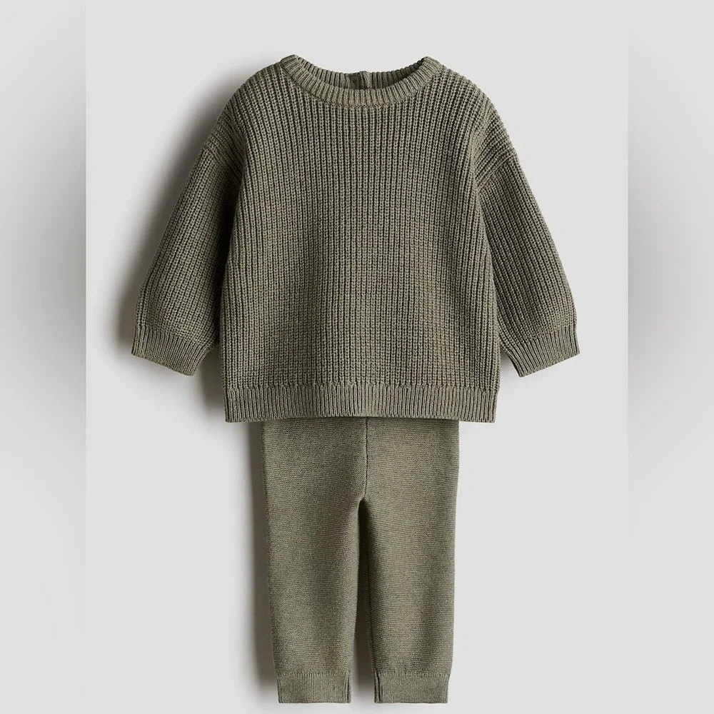 Cozy Knit Sweater & Legging Set - Olive Green! Like new 2-4m but will fit till 6
